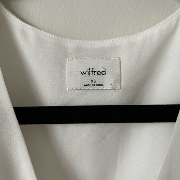 Wilfred Wistful Longsleeve V-Neck Crop Blouse with Smocked Waist, Size XS - Picture 4 of 6